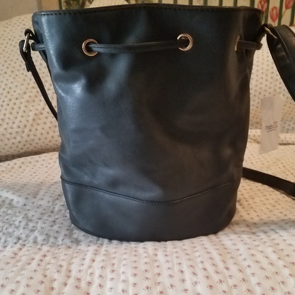 Bucket Bag Rue21 - Picture 10 of 12